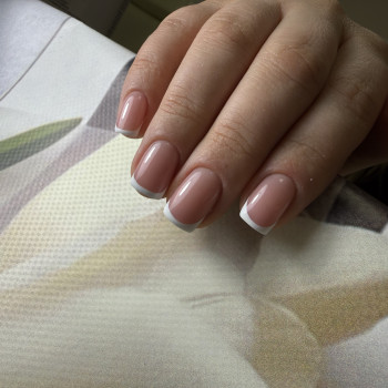 Манікюр з покриттям
                    Майстер манікюру Анна Київ