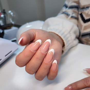 Френч маникюр, фото - ногтевая студия Beautiful nails