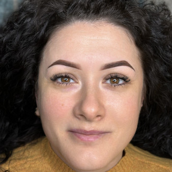 Фарбування хною та моделювання брів
                    Мастер перманентного макияжа Александра Кривой Рог