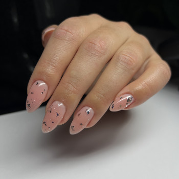 бежевий манікюр