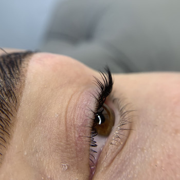 Ламінування вій 
 
 
 