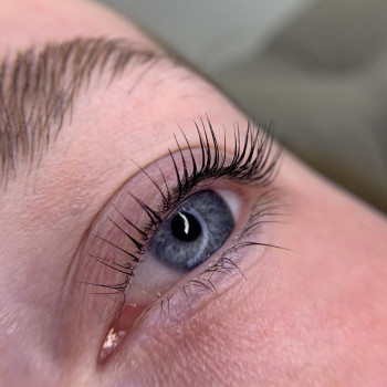 Ламінування вій 
 
 
 
 