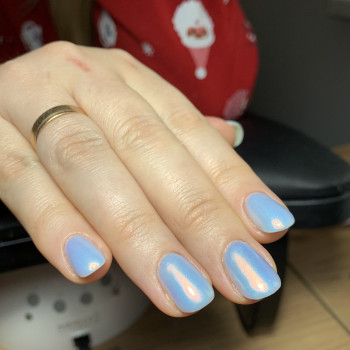 перламутровий манікюр
