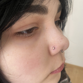 Пірсинг крила носа