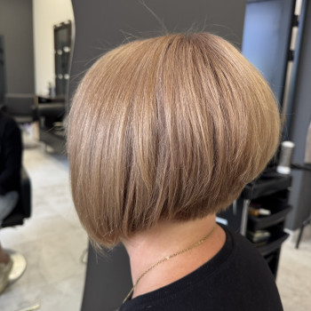 Креативна стрижка волосся
                    Парикмахер-стилист Виталина Ровно