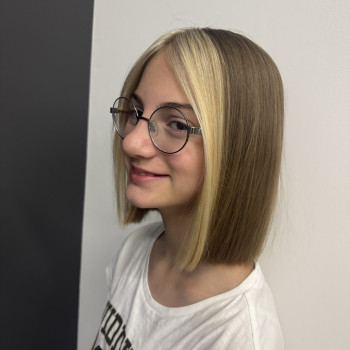 Креативна стрижка волосся
                    Парикмахер-стилист Виталина Ровно