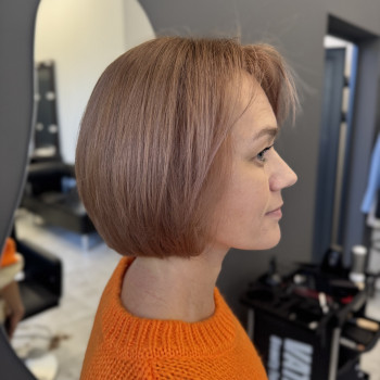 Креативна стрижка волосся
                    Парикмахер-стилист Виталина Ровно