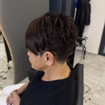 Креативна стрижка волосся
                    Парикмахер-стилист Виталина Ровно