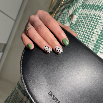 Зеленый маникюр с принтами, фото - Мастер маникюра Ірина Сулиця