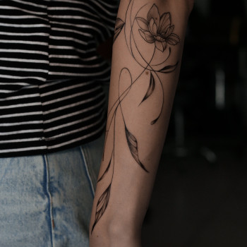 Середнє тату
                    Тату салон TATTOO LAMARCH Одесса