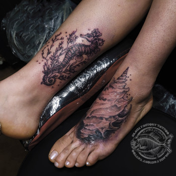 Тату на ноге ракушка, фото - Тату мастер Алёна Иванник