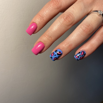 синій манікюр, рожевий манікюр, манікюр з принтами, манікюр