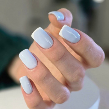 блакитний манікюр