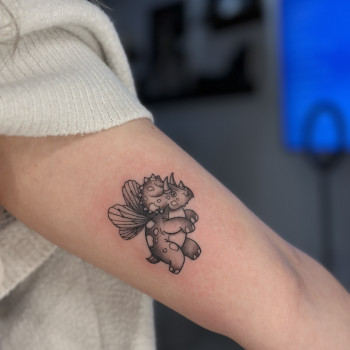 Тату на руке динозавр, фото - Тату салон TATTOO LAMARCH