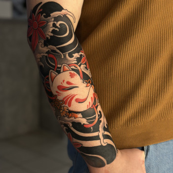 На передпліччі ориентал японські кіцуне, фото - тату салон TATTOO LAMARCH