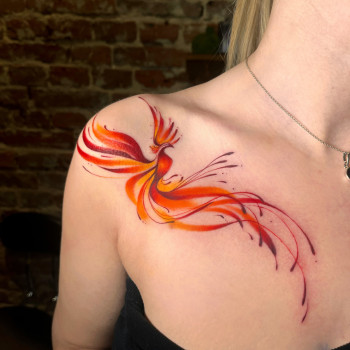 Женские цветные феникс на ключице, фото - тату салон TATTOO LAMARCH