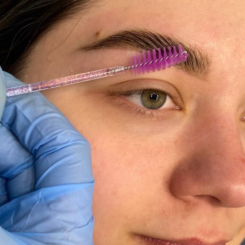 Корекція брів