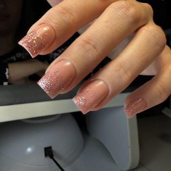 маникюр с блестками, бежевый маникюр