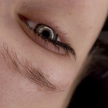 Легкий ефект стрілки - і впевненість читається одразу)