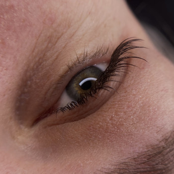 Класика, яка виглядає дорого 🤎
Темно-шоколадні вії