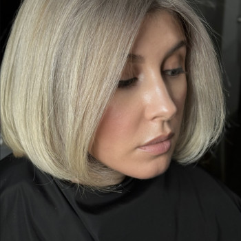 Блонд и каре- одне з найпопулярніших поєднань .