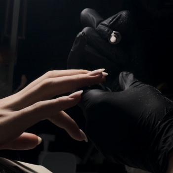 Апаратний манікюр - це сучасна техніка догляду за нігтями.