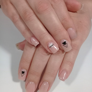 Бежевий манікюр геометрія, фото - Майстер манікюру Діана Тімофеєва