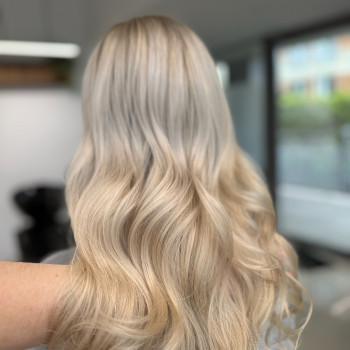 Фарбування Блонд
                    Перукар-колорист Юлия Дніпро