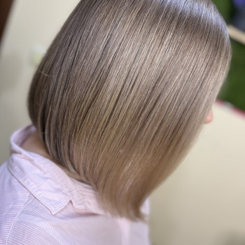 Жіноча стрижка
                    Перукар-колорист Юлия Дніпро