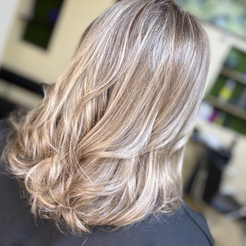 Жіноча стрижка
                    Перукар-колорист Юлия Дніпро