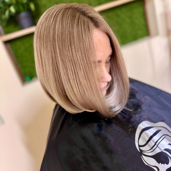 Жіноча стрижка
                    Перукар-колорист Юлия Дніпро