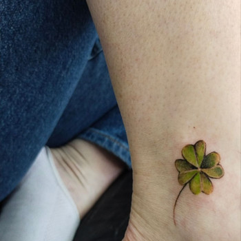 Тату на ноге цветные клевер, фото - Тату мастер Аліна Оскома