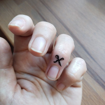 Тату на пальцах маленькие мини, фото - Тату мастер Аліна Оскома