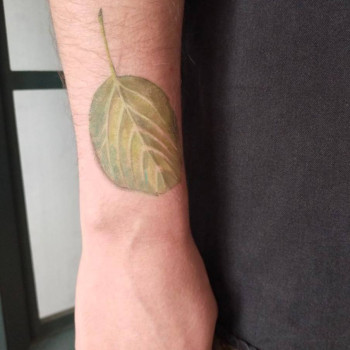 Тату лист, фото - Тату мастер Аліна Оскома