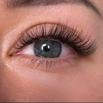 Нарощування вій