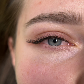 Нарощування вій