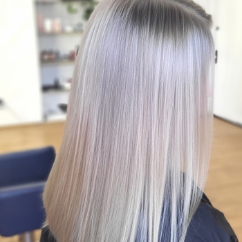 Висвітлення волосся у складних техніках
                    Перукар Кристина Дніпро