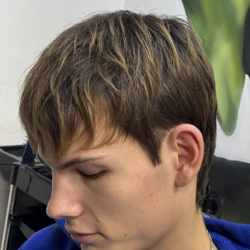 Чоловічі стрижки; оформлення бороди
                    Перукарня EDGE studio Харків