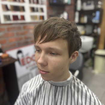 Чоловічі стрижки; оформлення бороди
                    Перукарня EDGE studio Харків