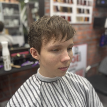 Чоловічі стрижки; оформлення бороди
                    Перукарня EDGE studio Харків