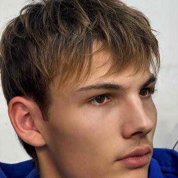 Чоловічі стрижки; оформлення бороди
                    Перукарня EDGE studio Харків