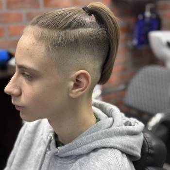 Чоловічі стрижки; оформлення бороди
                    Перукарня EDGE studio Харків