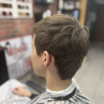 Чоловічі стрижки; оформлення бороди
                    Перукарня EDGE studio Харків