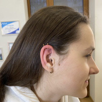 Прокол хряща уха 
«Вертикальный Хеликс», фото - мастер по пирсингу Татьяна Ананьева