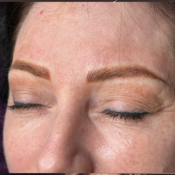 Волоскова техніка брів
                    Майстер перманентного макіяжу Оксана Кам'янське