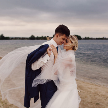 Фотосесія пари в образі королеви на пляжі, фото - Весільний фотограф Анна Шаульська