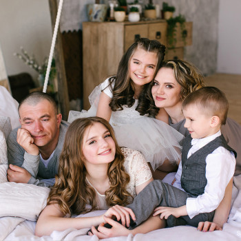 Сімейний фотограф | Фотосесія родини | Фотограф на свято | Родинна зйомка | Фотосесія з дитиною
                    Весільний фотограф Анна Львів