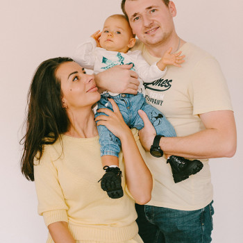 Семейная фотосессия в студии мама дочка, фото - Свадебный фотограф Анна Шаульская