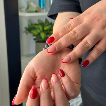 Манікюр зі зняттям та покриттям
                    Салон краси Fargo Київ