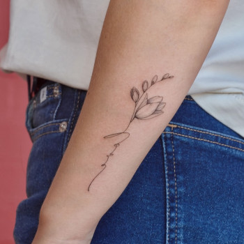 Тату на руці квітка, фото - Майстер перманентного макіяжу Надія Фартушна